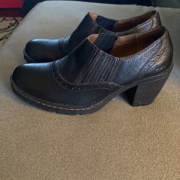 Black women’s booties - Picture 2 of 9